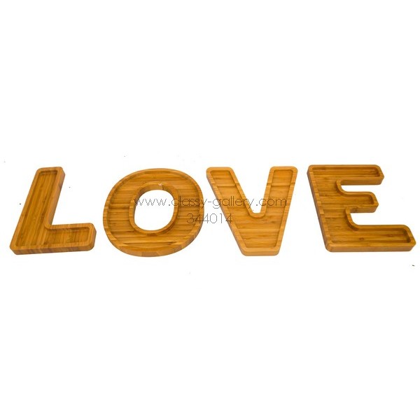 صحون تقديم خشبة بشكل كلمة LOVE